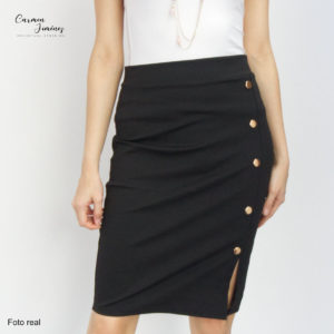 Falda con botones al lado